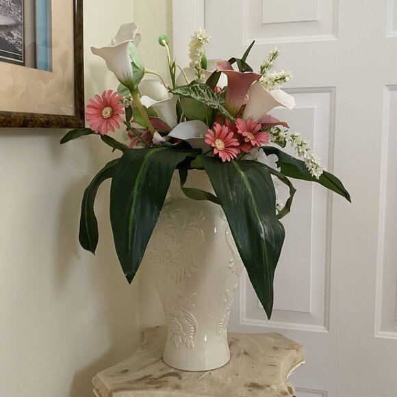 Elegant Floral Assortment - Picture 7 of 9